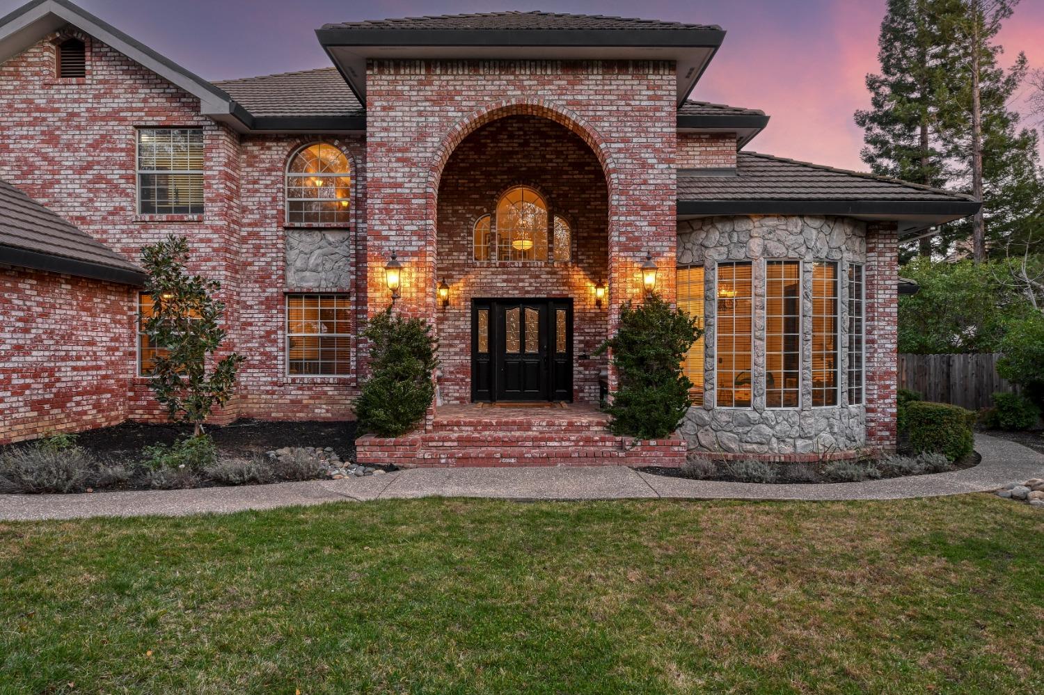 4359 Whispering Oaks Circle