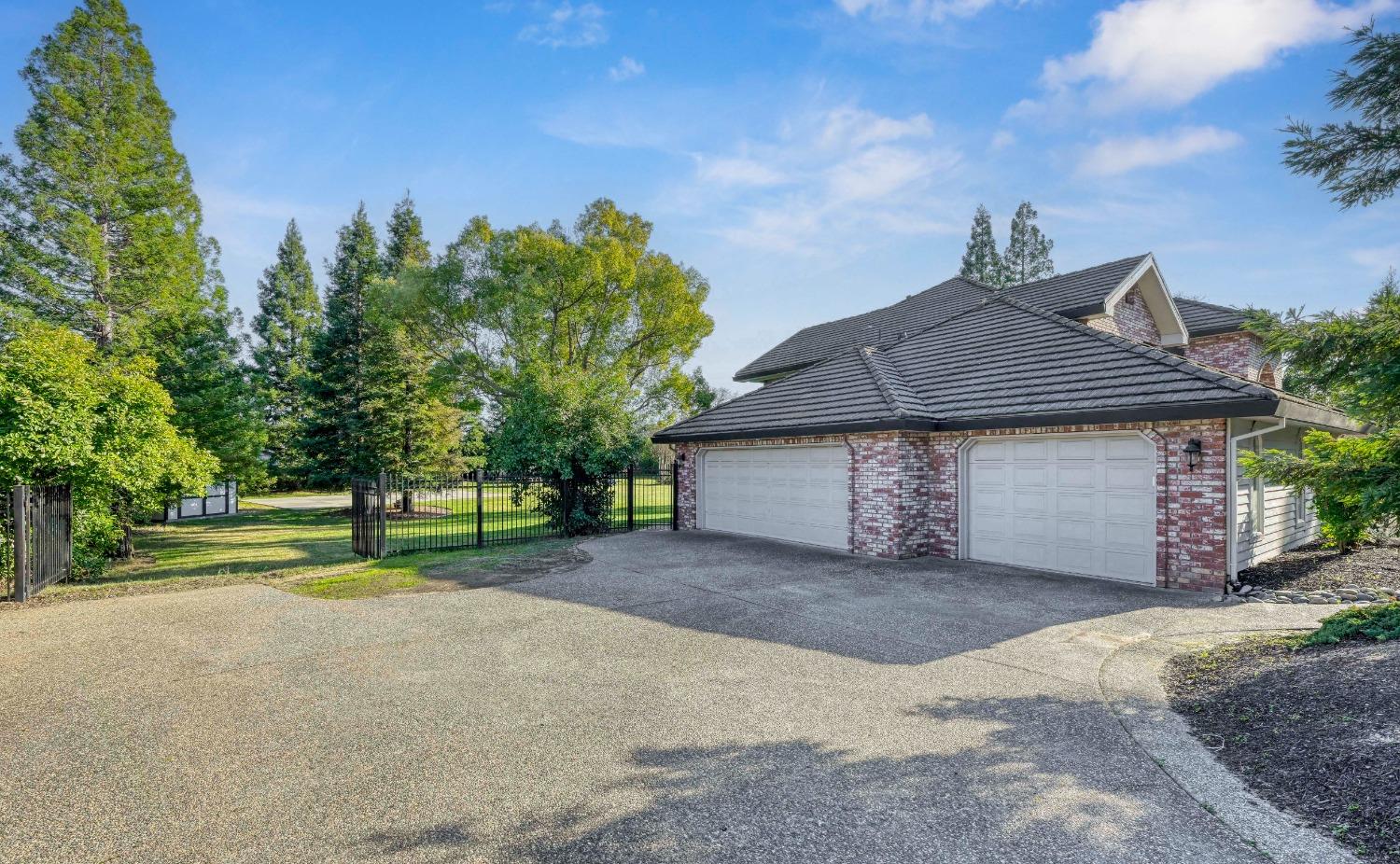 4359 Whispering Oaks Circle