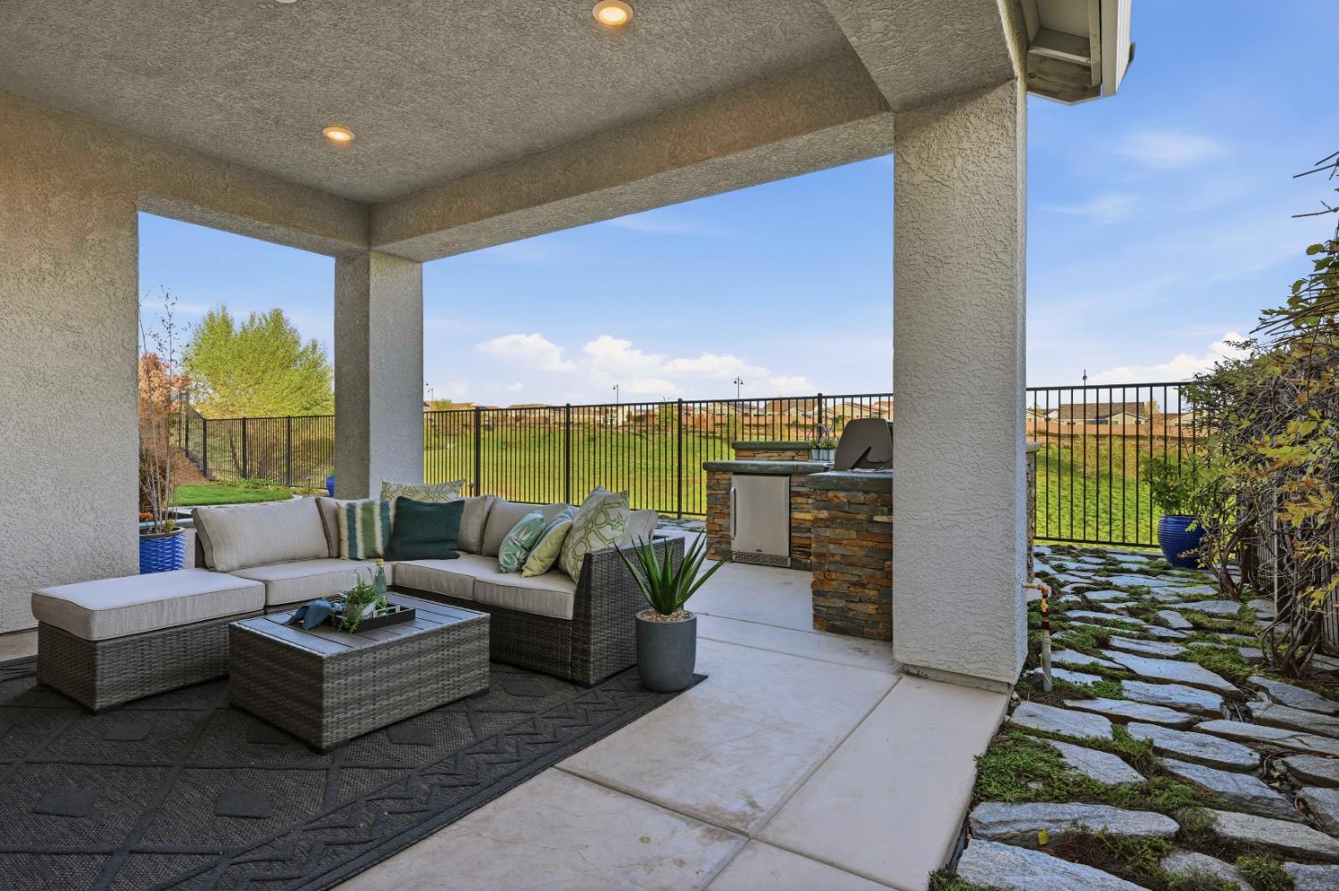 980 Dusty Stone Loop