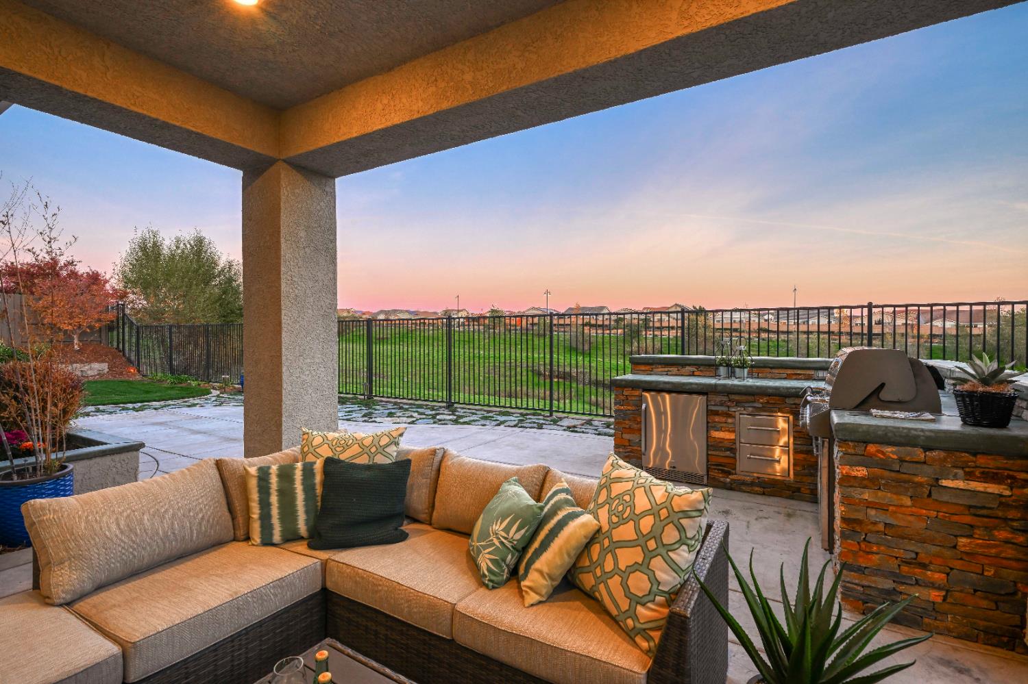 980 Dusty Stone Loop