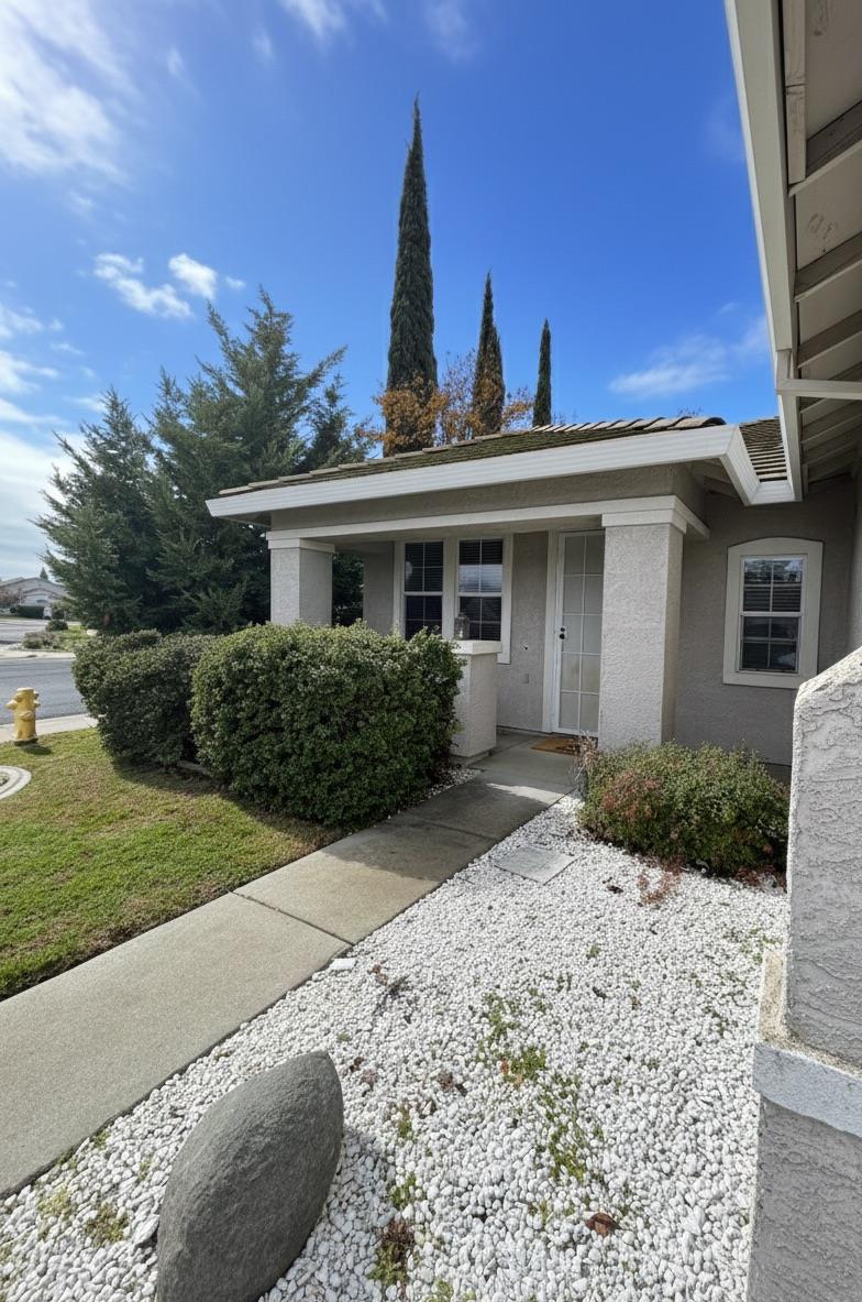 1550 Swallowview Drive