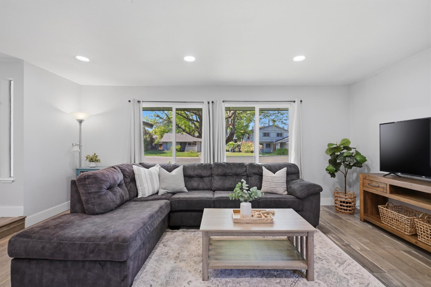 8128 Canyon Oak Drive