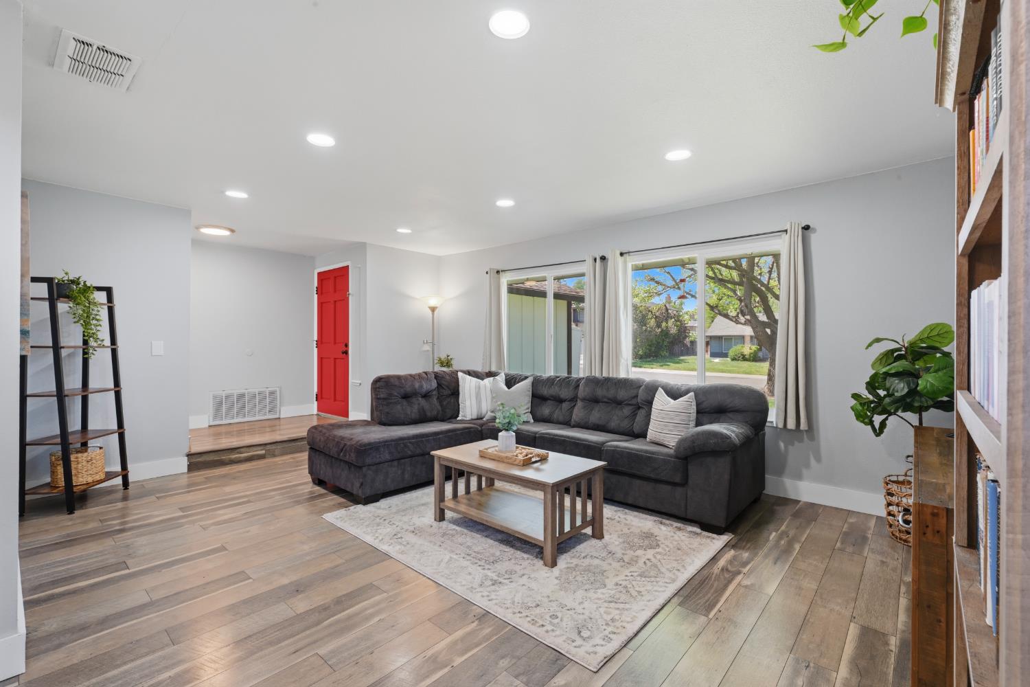 8128 Canyon Oak Drive