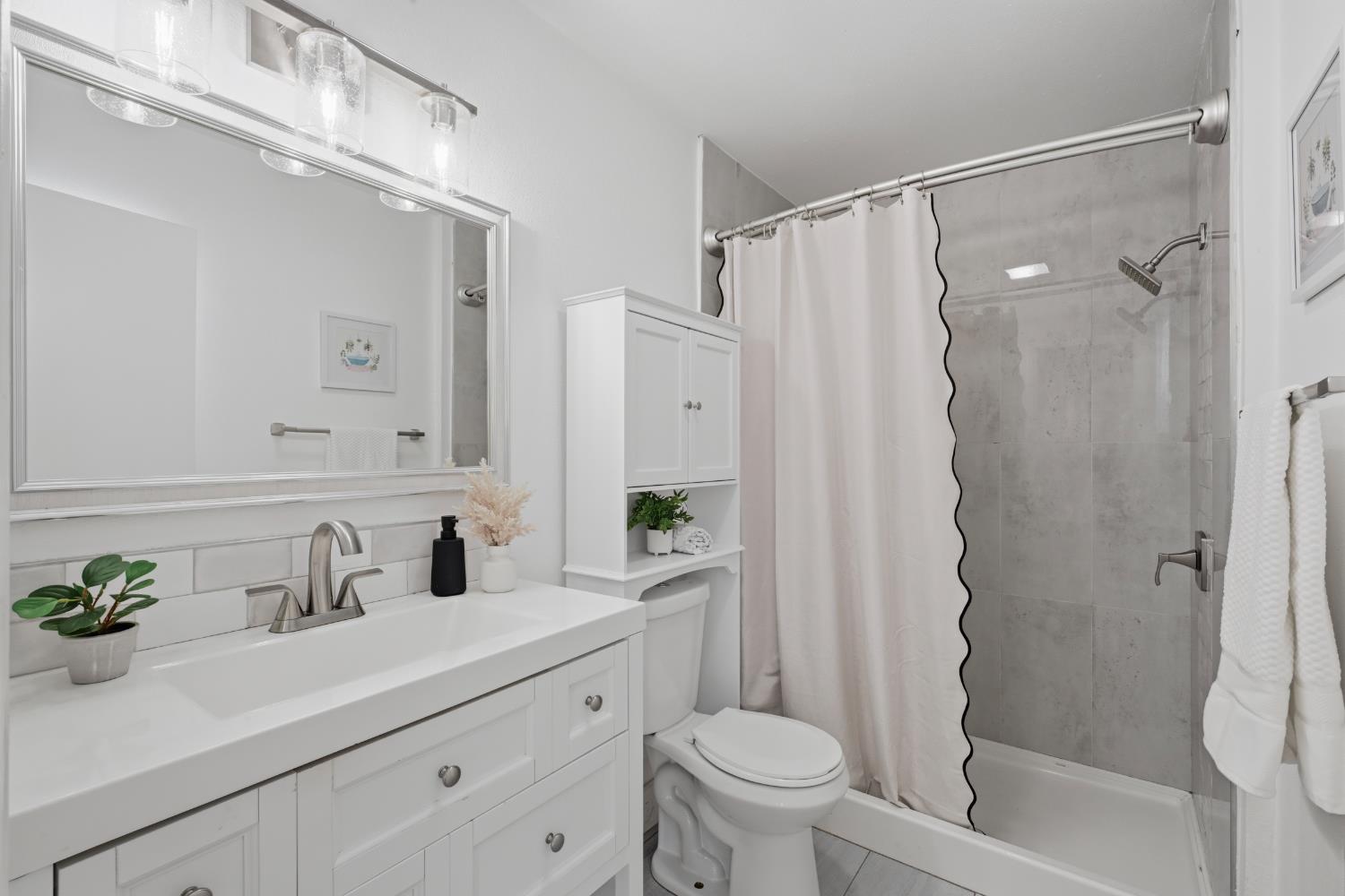 8128 Canyon Oak Drive