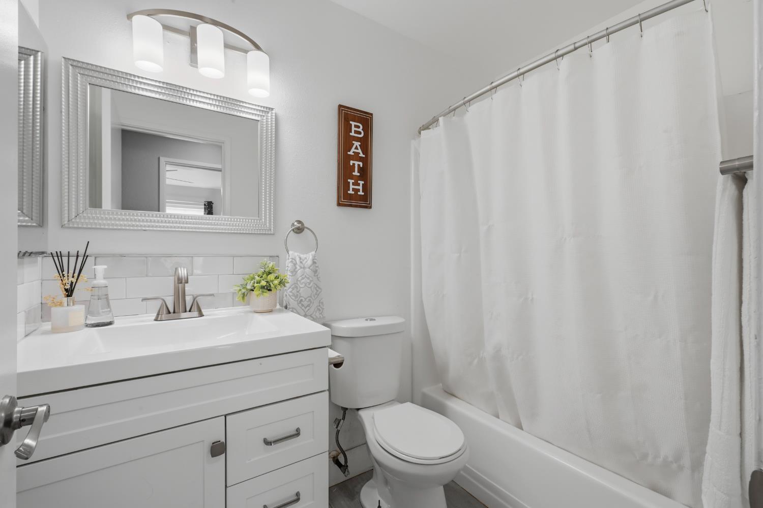 8128 Canyon Oak Drive