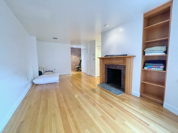 102 Gainsborough # 406E
