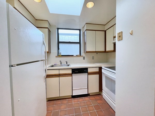 102 Gainsborough # 406E