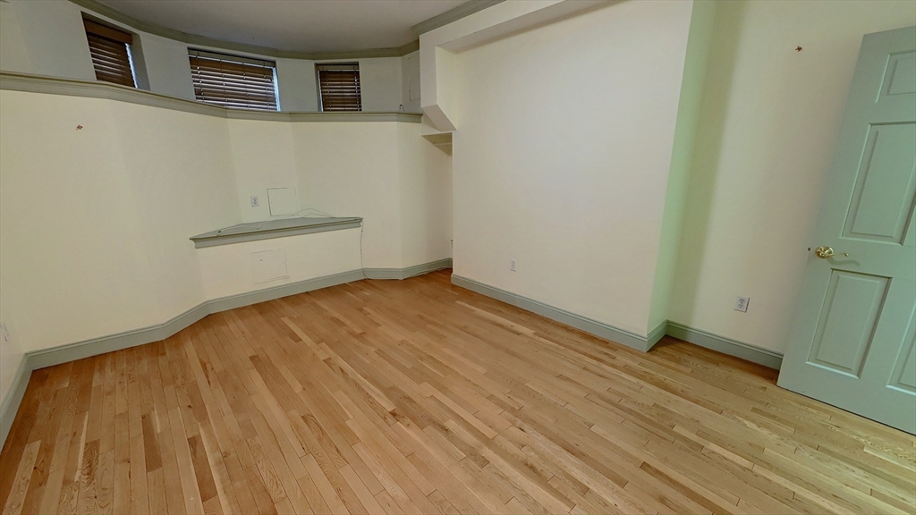 531 Newbury # 1
