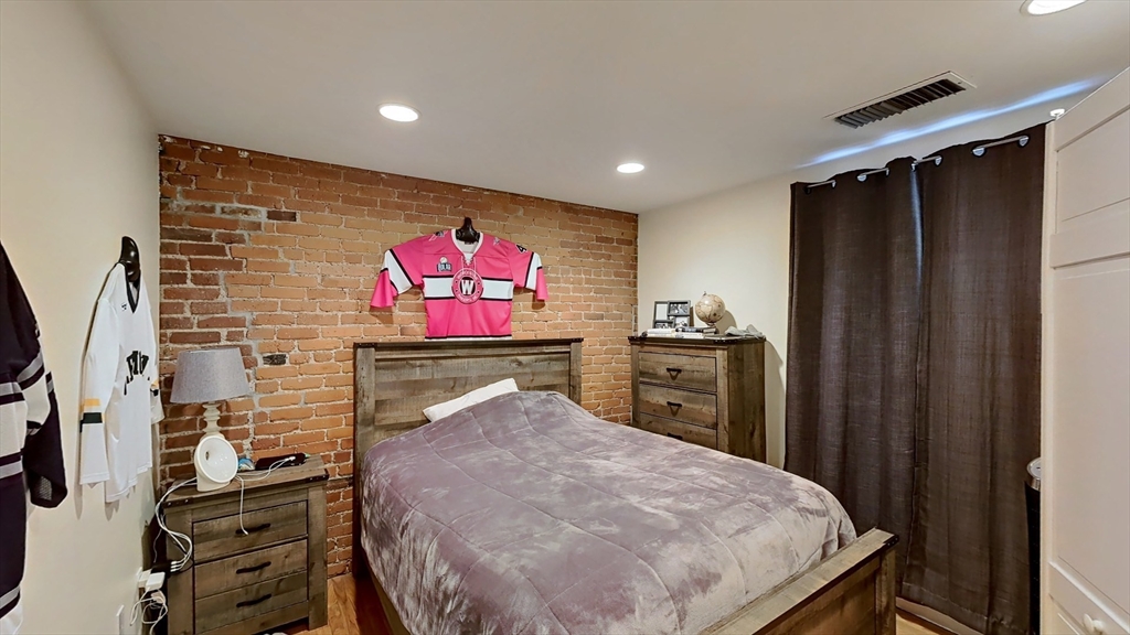 78 Gainsborough Street # 203E