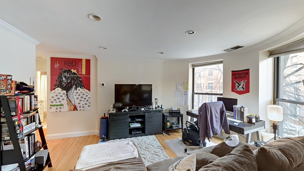 78 Gainsborough Street # 203E