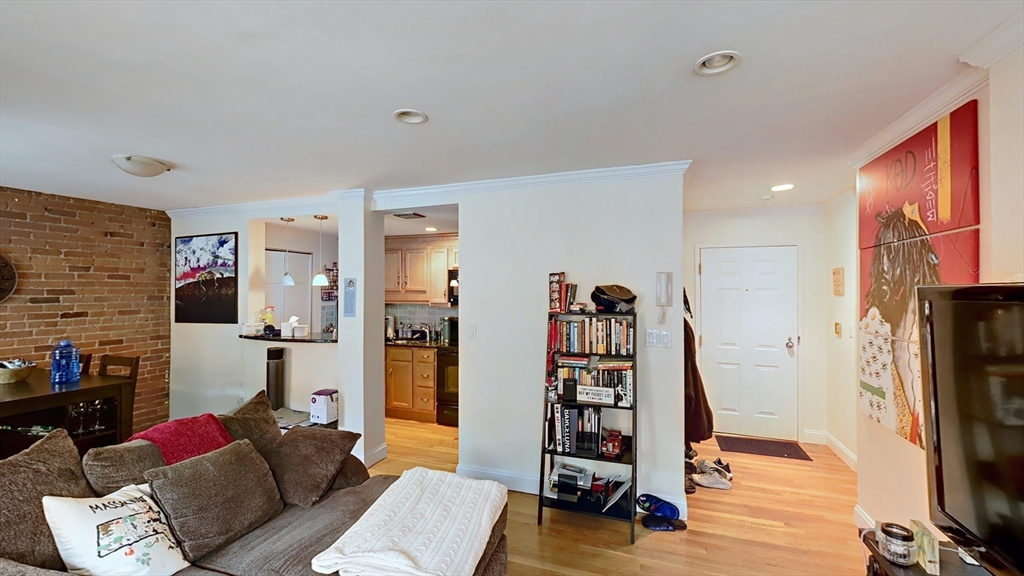 78 Gainsborough Street # 203E