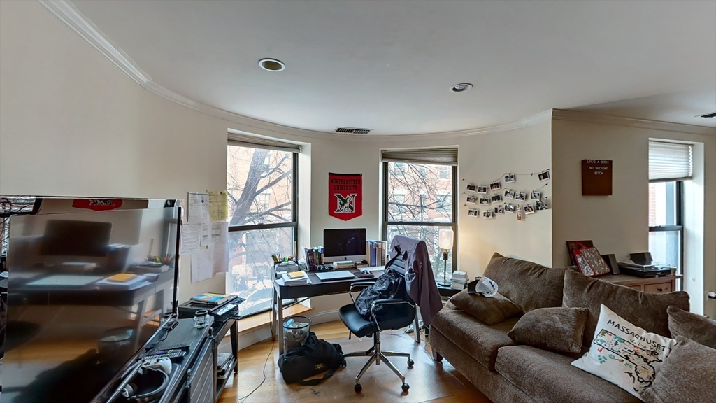 78 Gainsborough Street # 203E