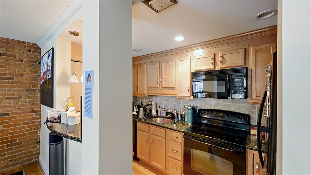 78 Gainsborough Street # 203E