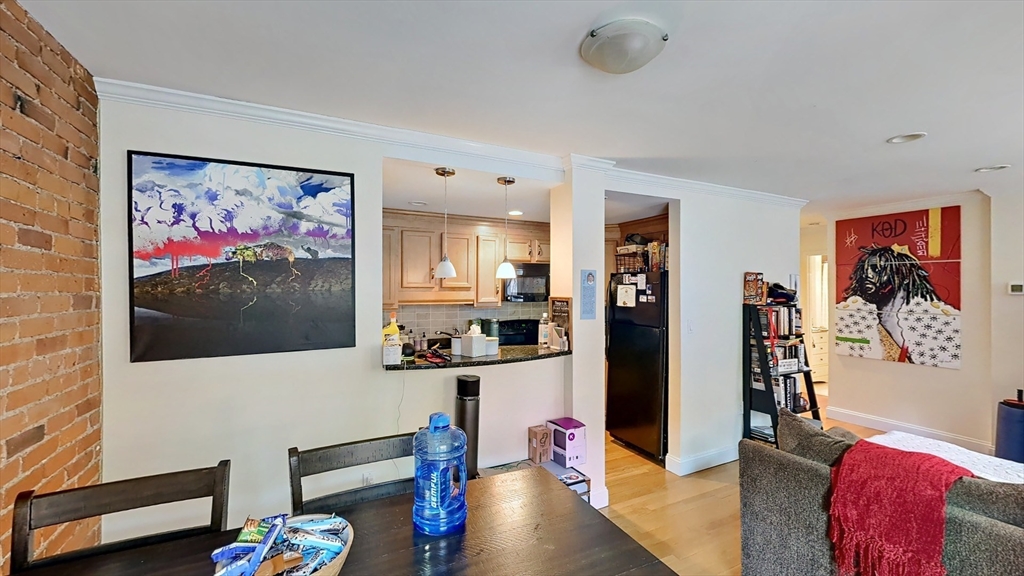 78 Gainsborough Street # 203E