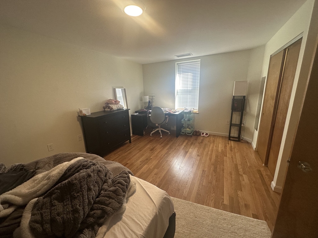 87 Gainsborough Street # 305
