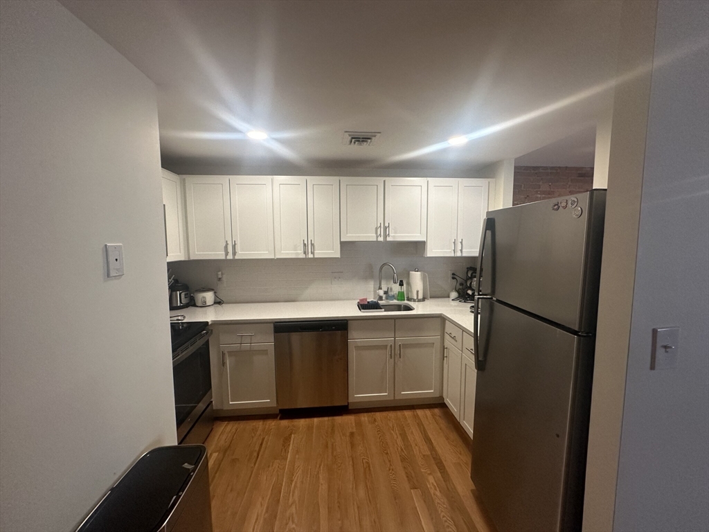 87 Gainsborough Street # 305