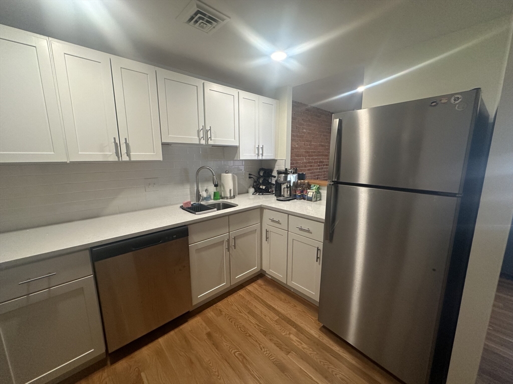 87 Gainsborough Street # 305