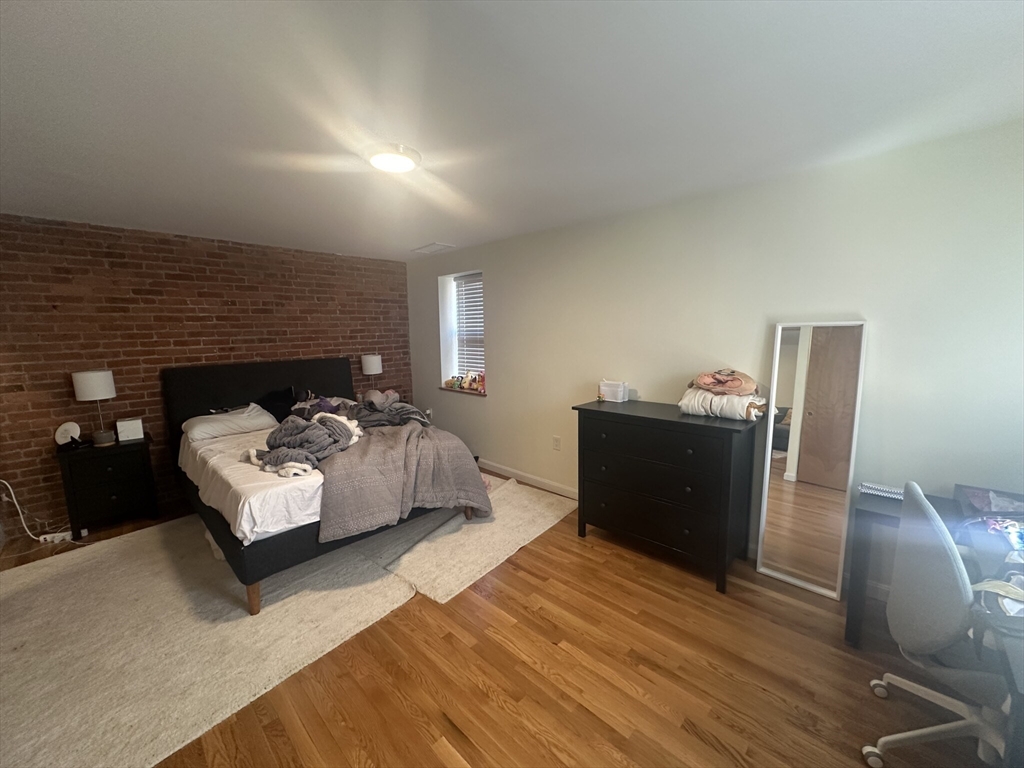 87 Gainsborough Street # 305