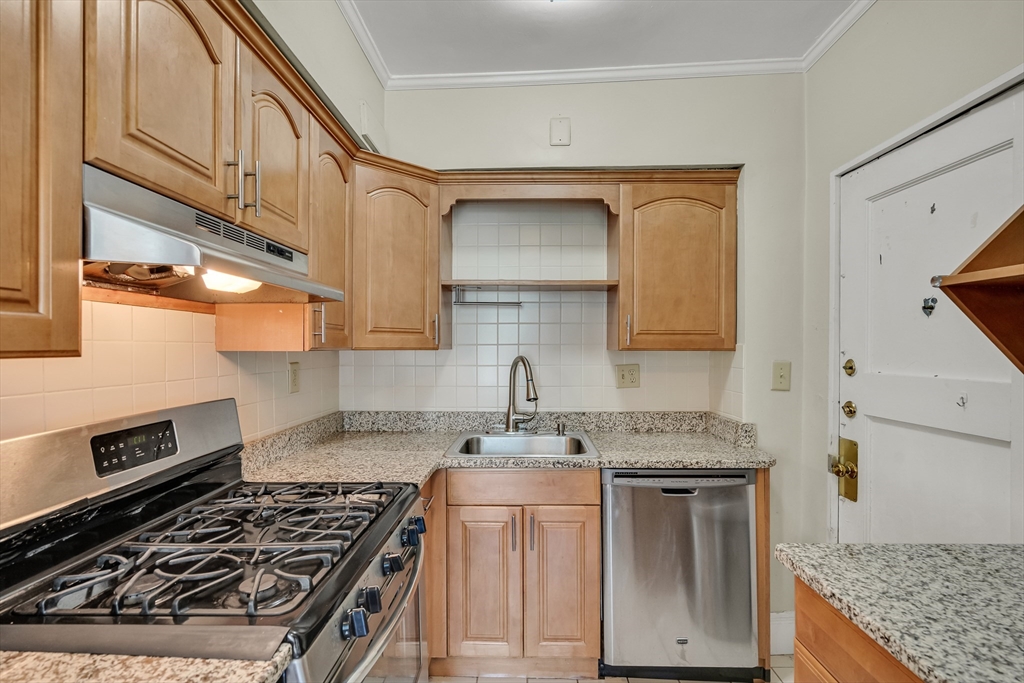 130 Sutherland Rd # 1