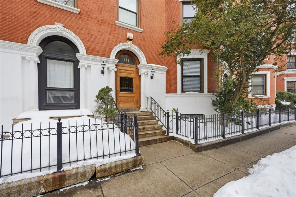 111 Gainsborough Street # 404