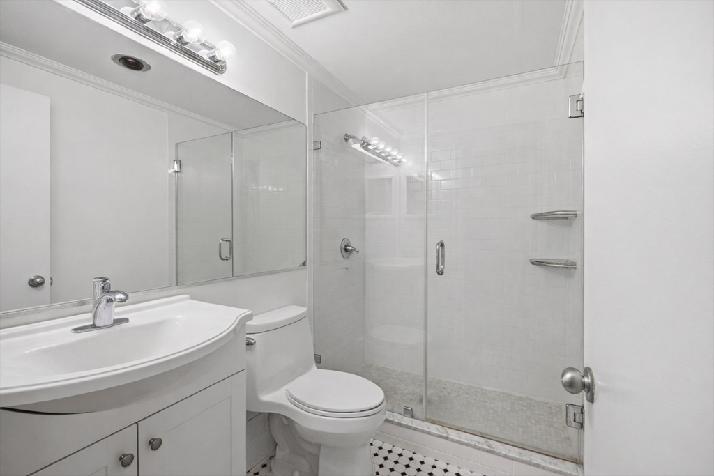 111 Gainsborough Street # 404