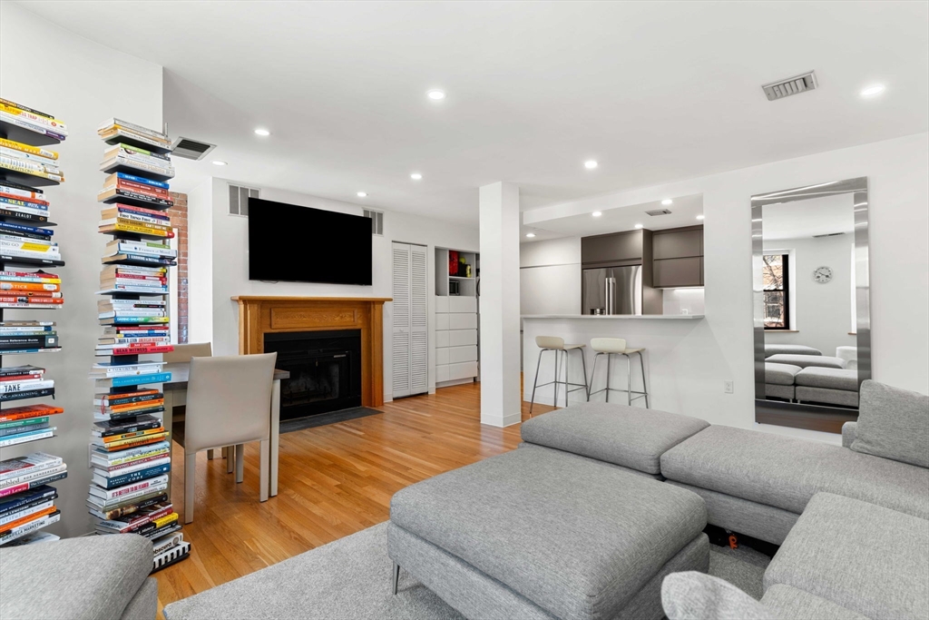 84 Gainsborough St # 303W