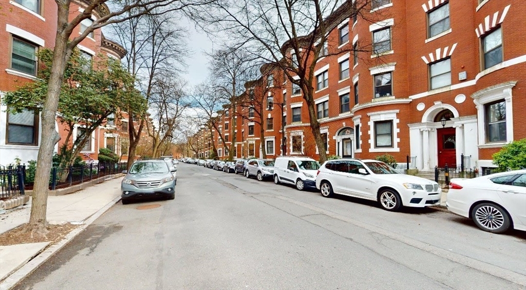 111 Gainsborough St. # 005