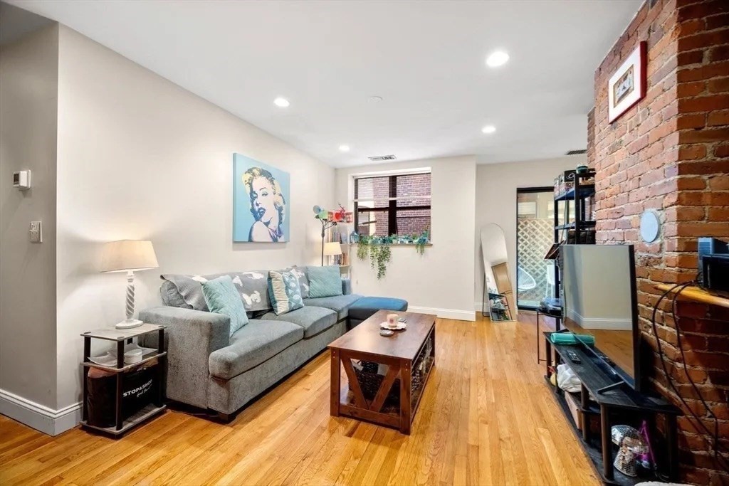 95 Gainsborough Street # 307