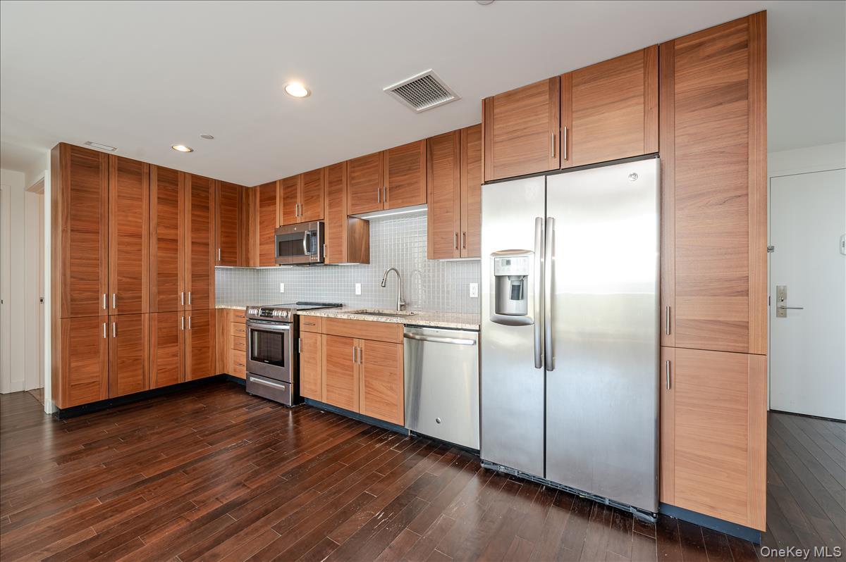 10820 71st Avenue Unit: 16A