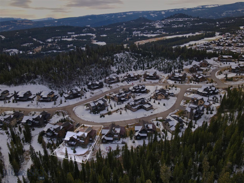 101 N Outlook Loop