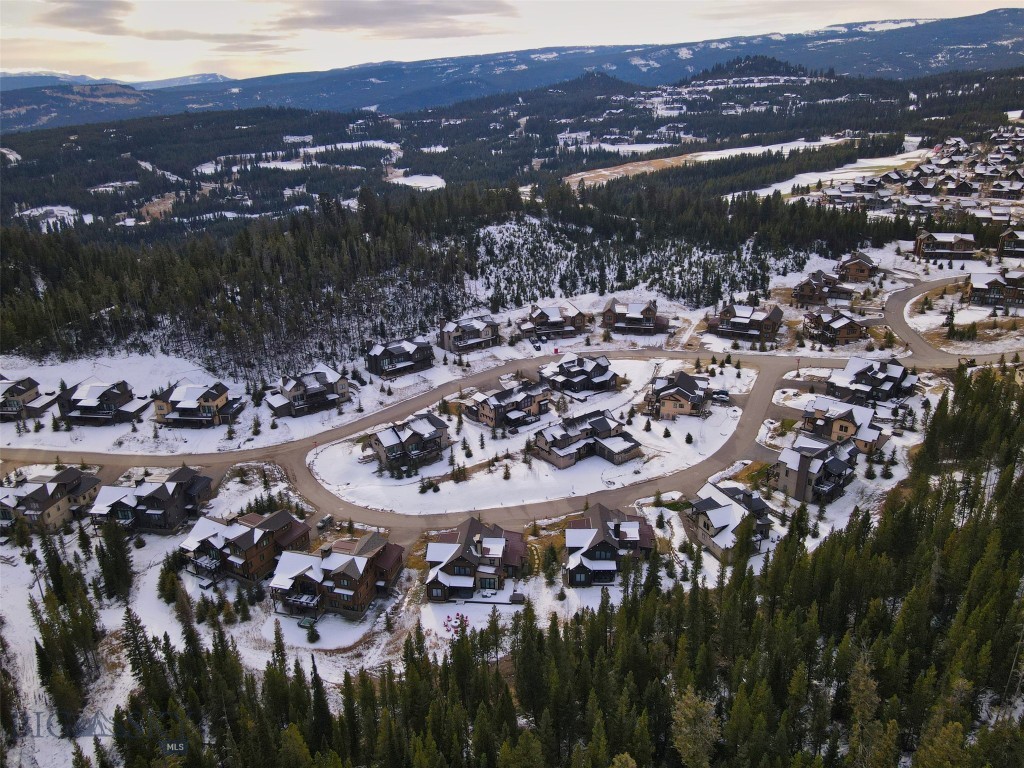 101 N Outlook Loop