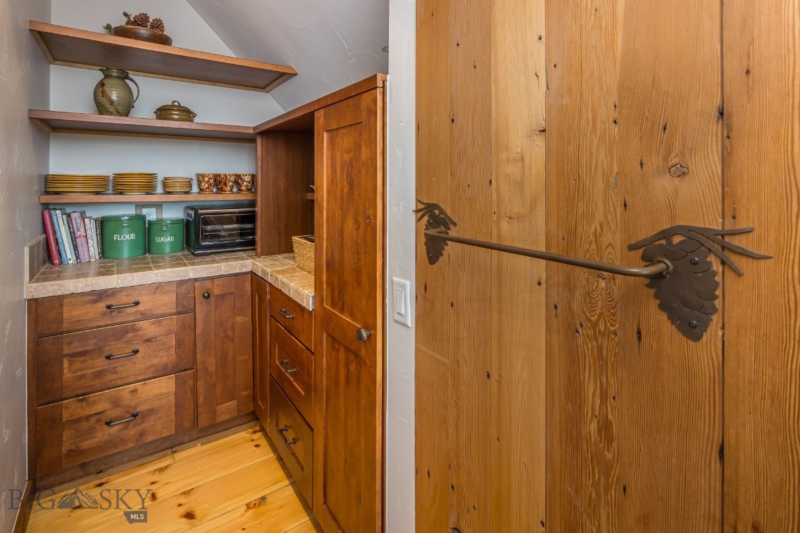 12 Lower Saddle Ridge Road R2