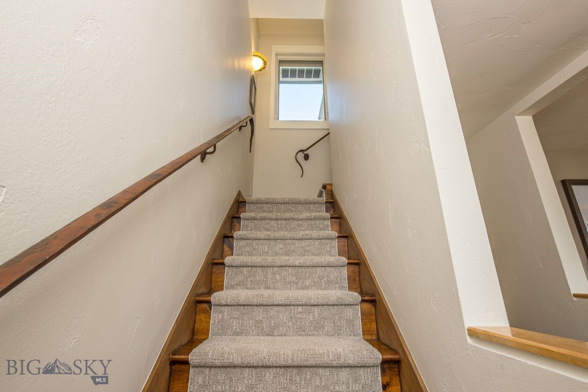 12 Lower Saddle Ridge Road R2