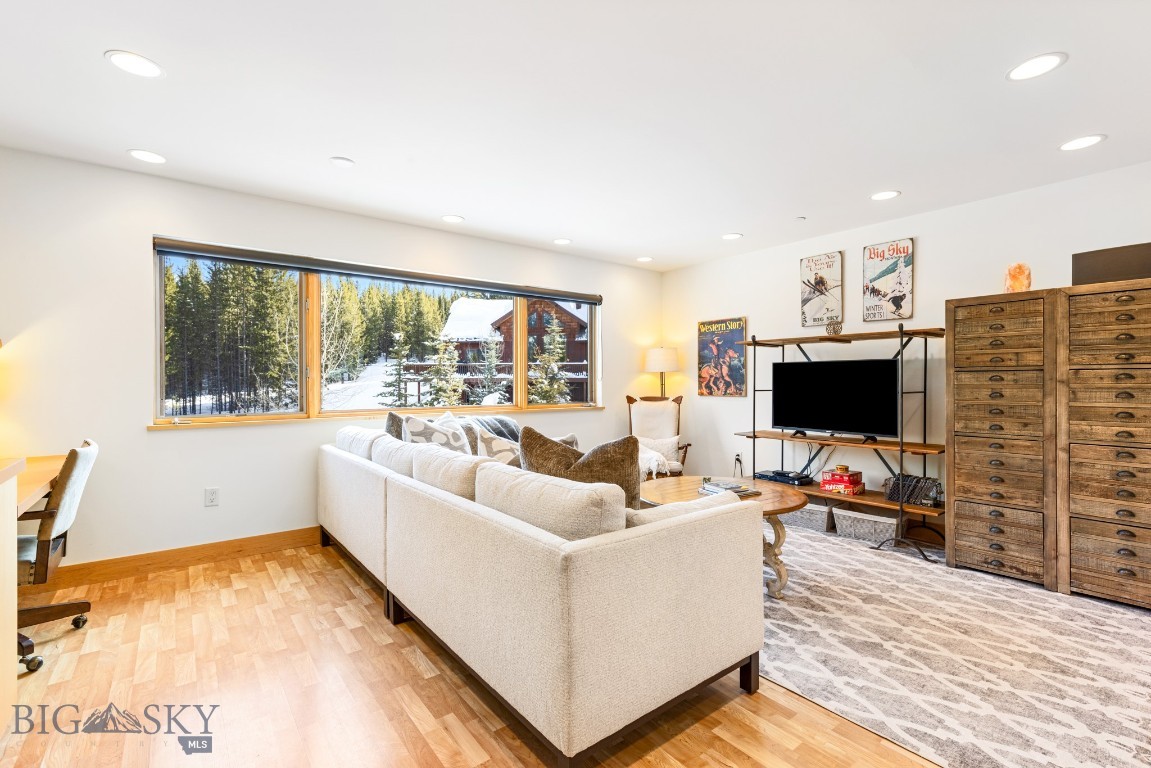 214 W Pine Cone Terrace