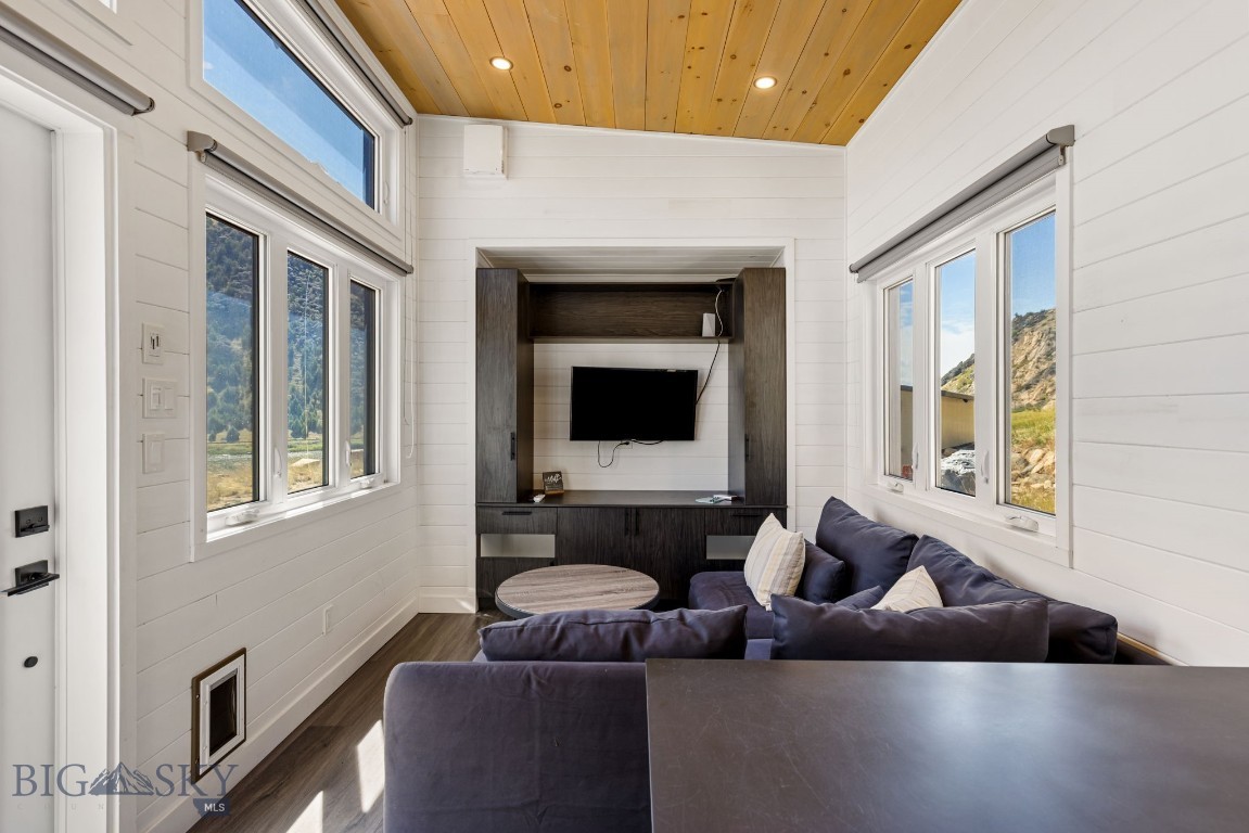 279 N Beartrap Canyon Road