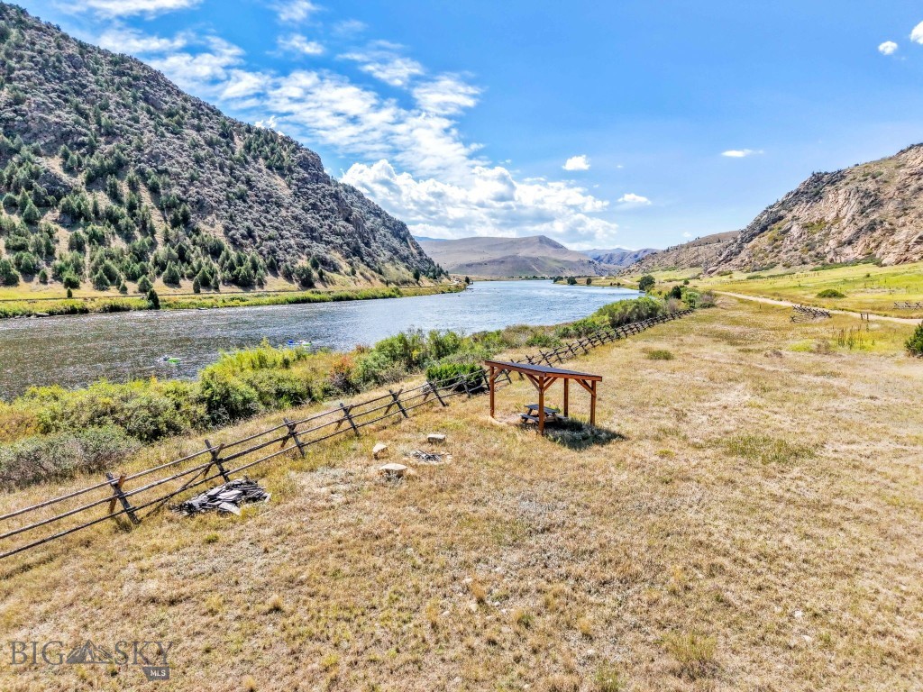 279 N Beartrap Canyon Road