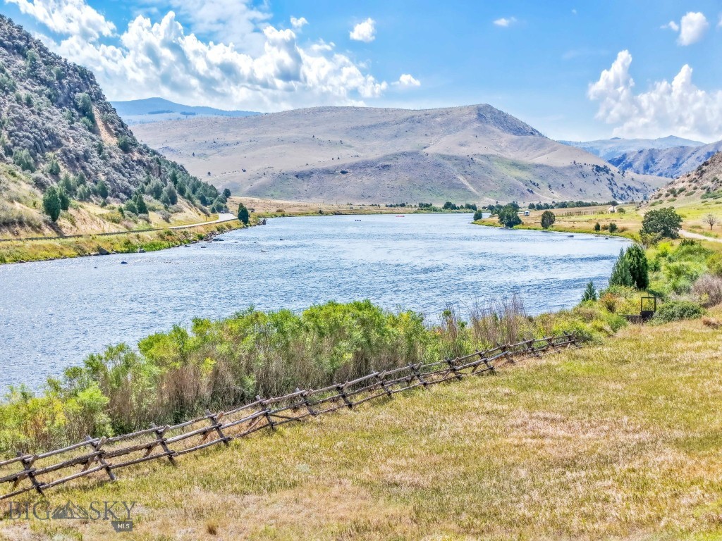 279 N Beartrap Canyon Road