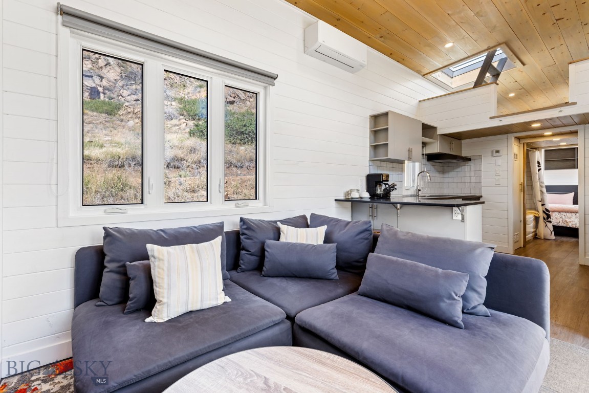 279 N Beartrap Canyon Road