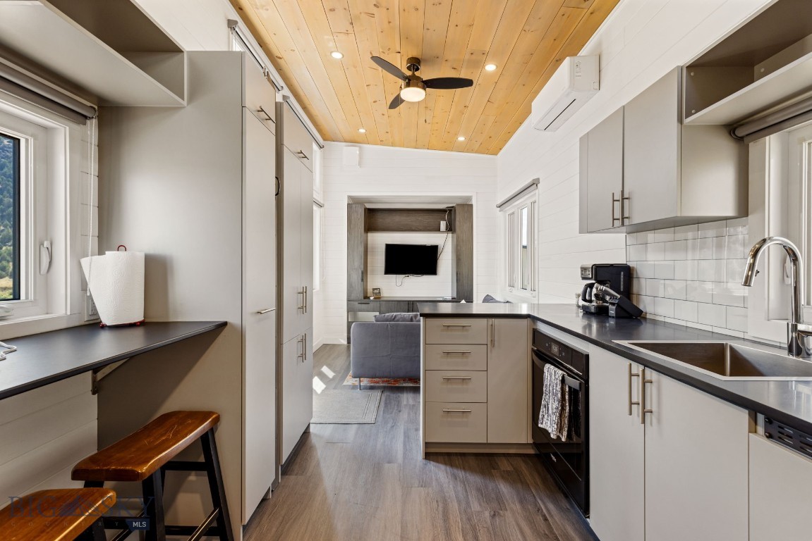 279 N Beartrap Canyon Road