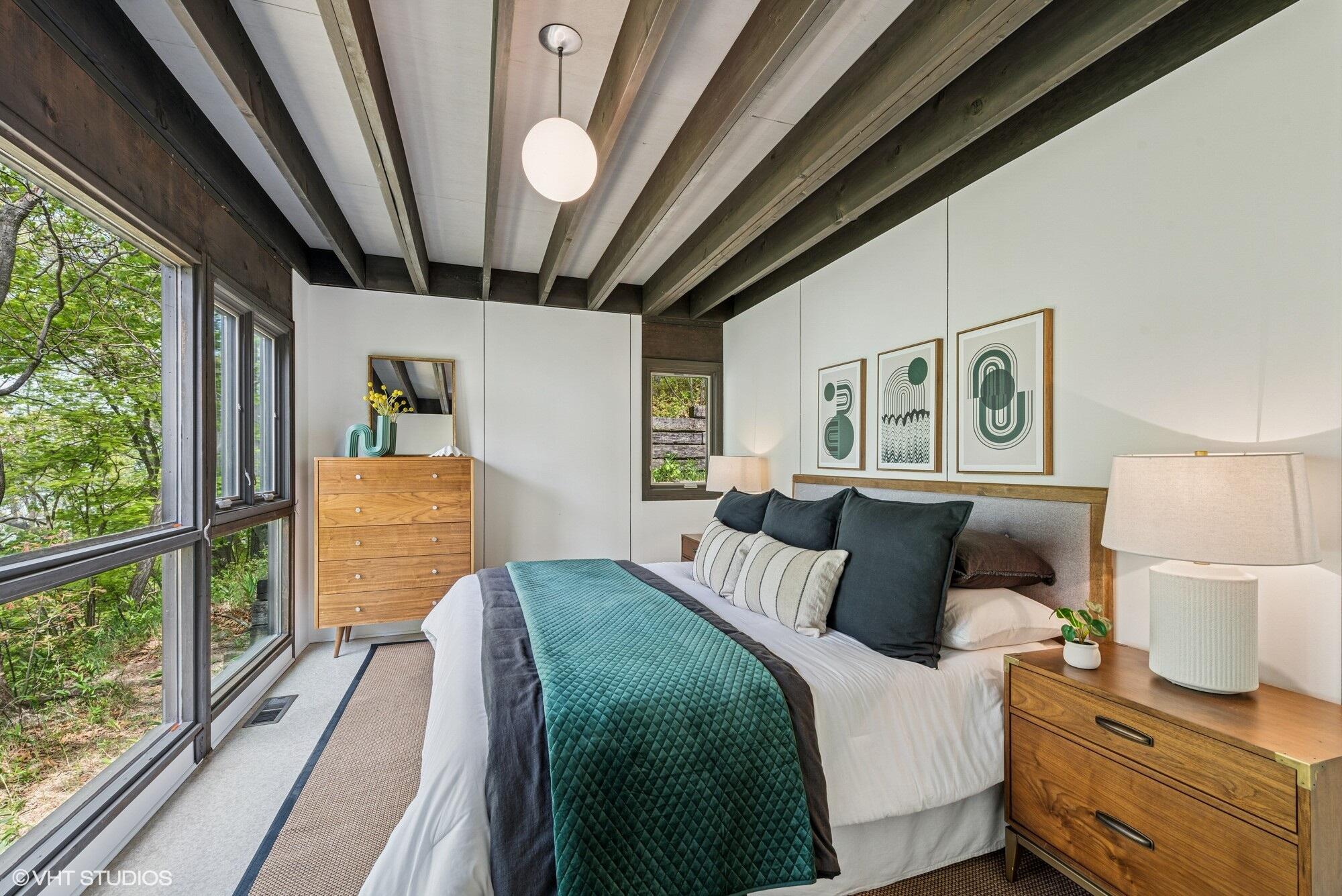 609 E Lake Front Drive