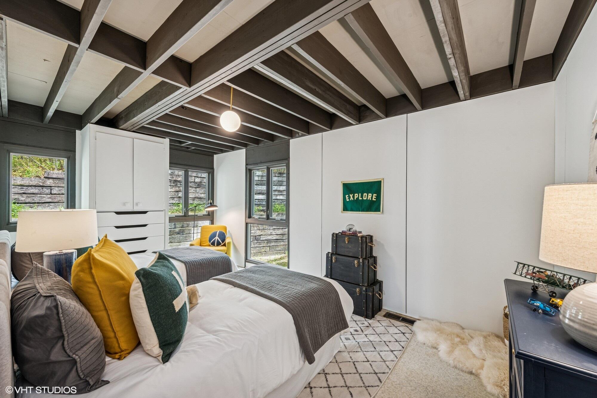 609 E Lake Front Drive