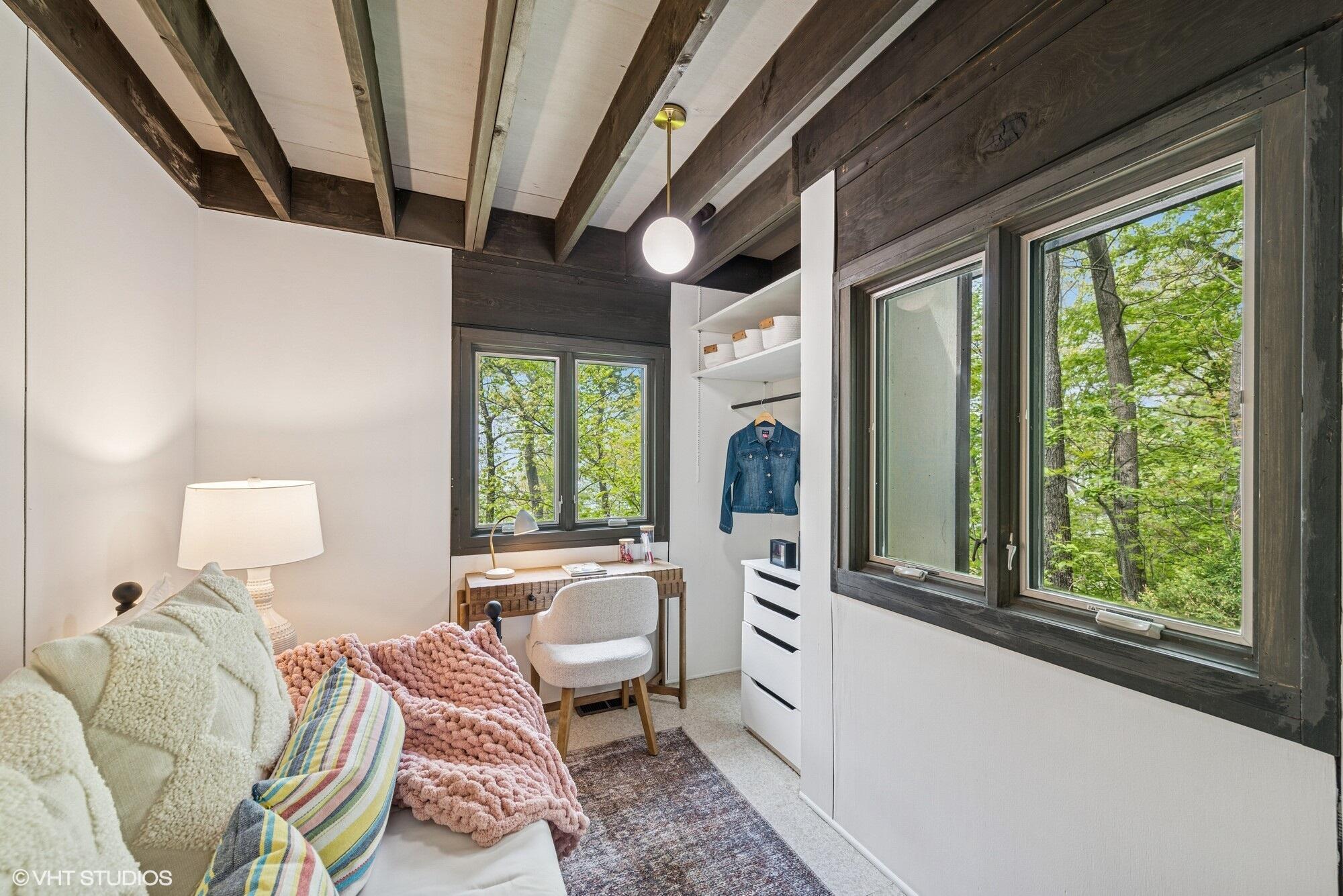 609 E Lake Front Drive