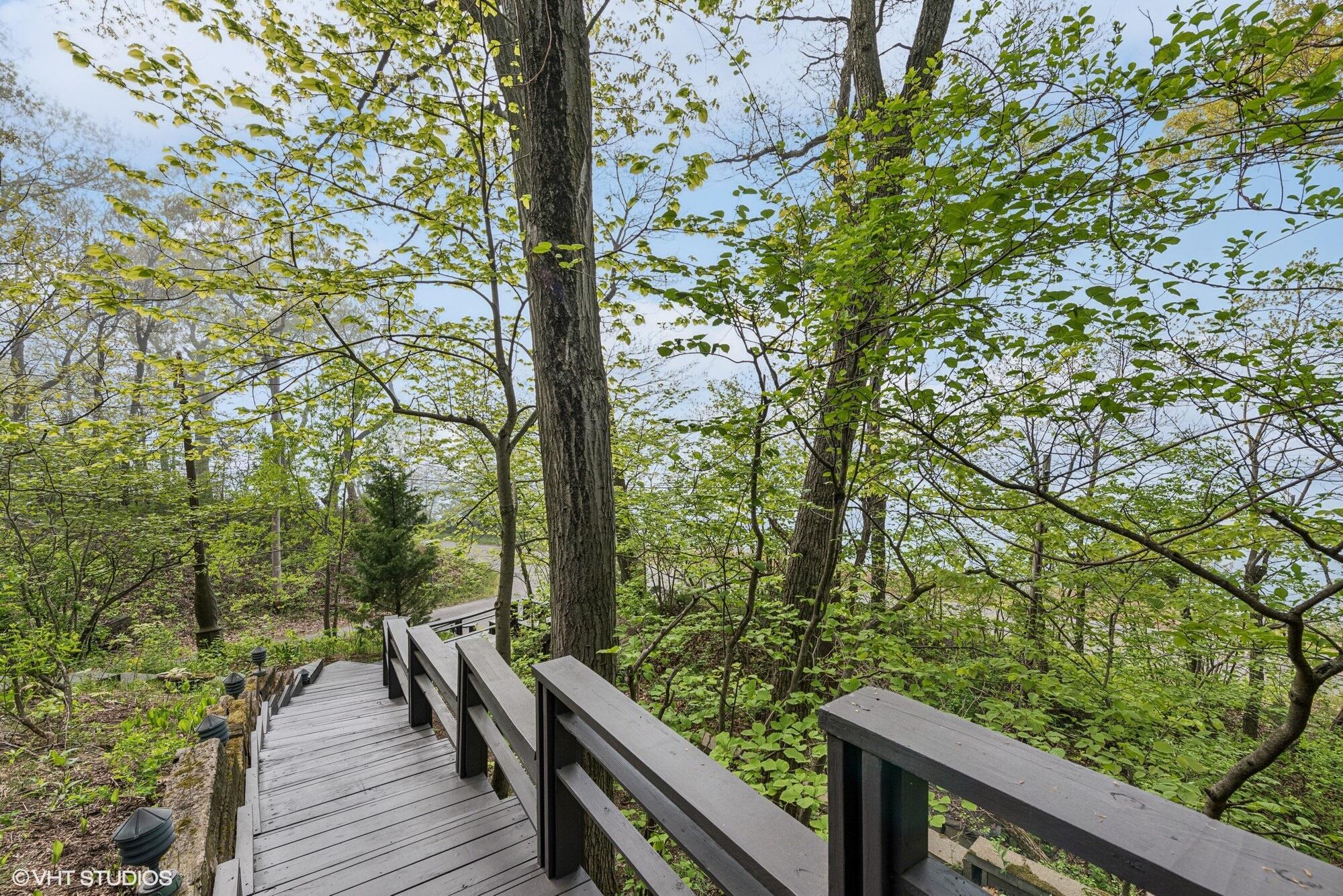 609 E Lake Front Drive