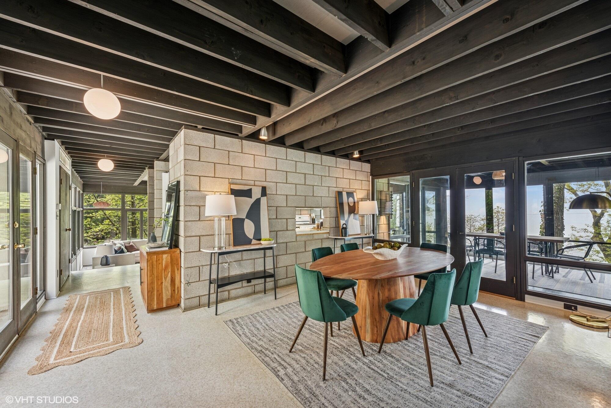 609 E Lake Front Drive