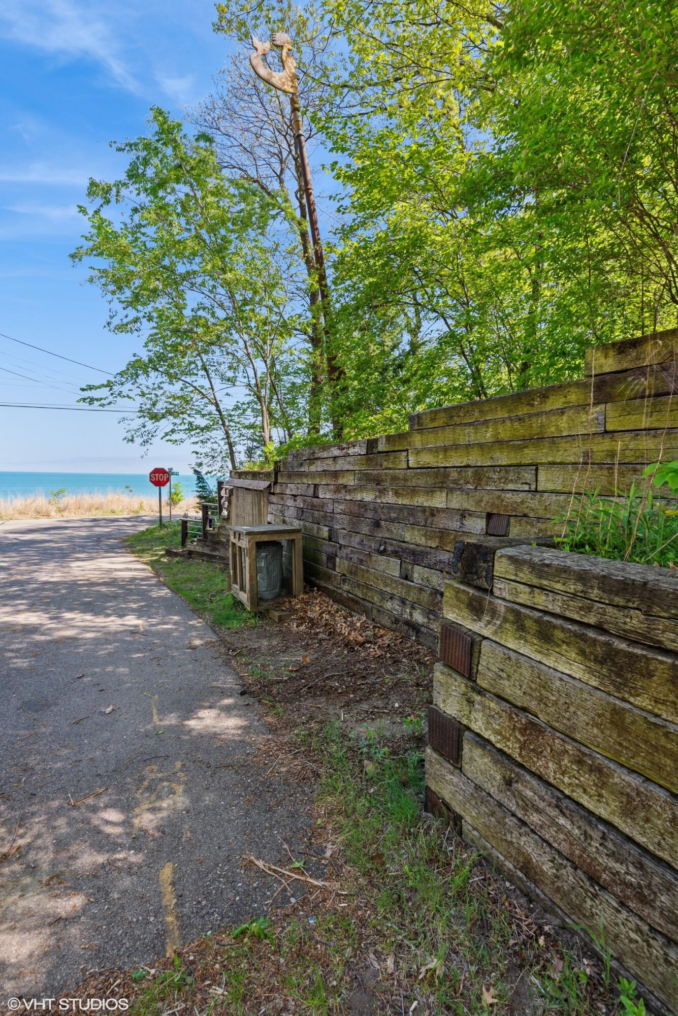 609 E Lake Front Drive