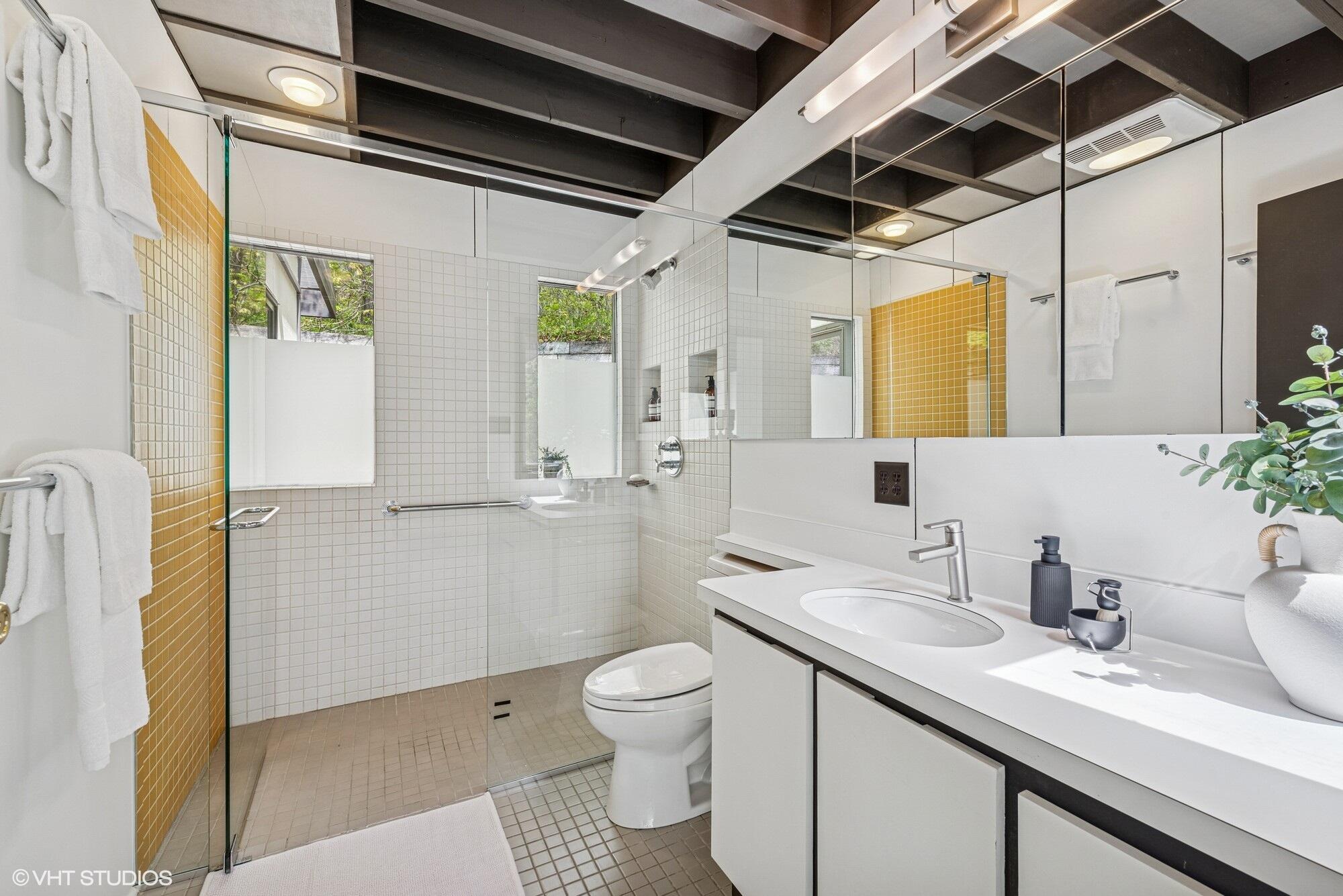 609 E Lake Front Drive