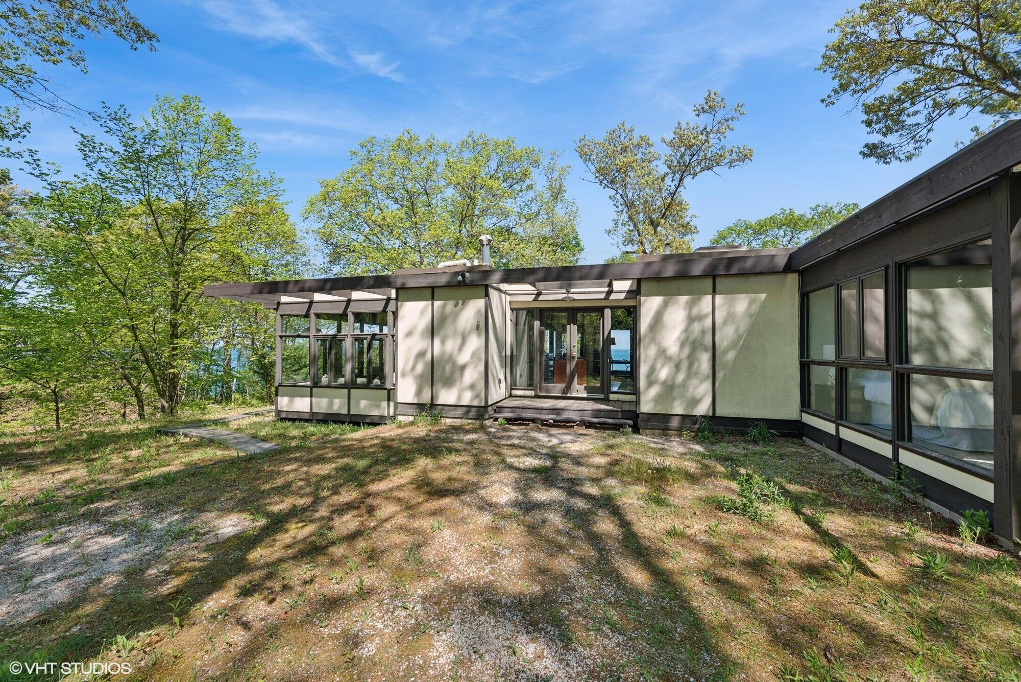 609 E Lake Front Drive