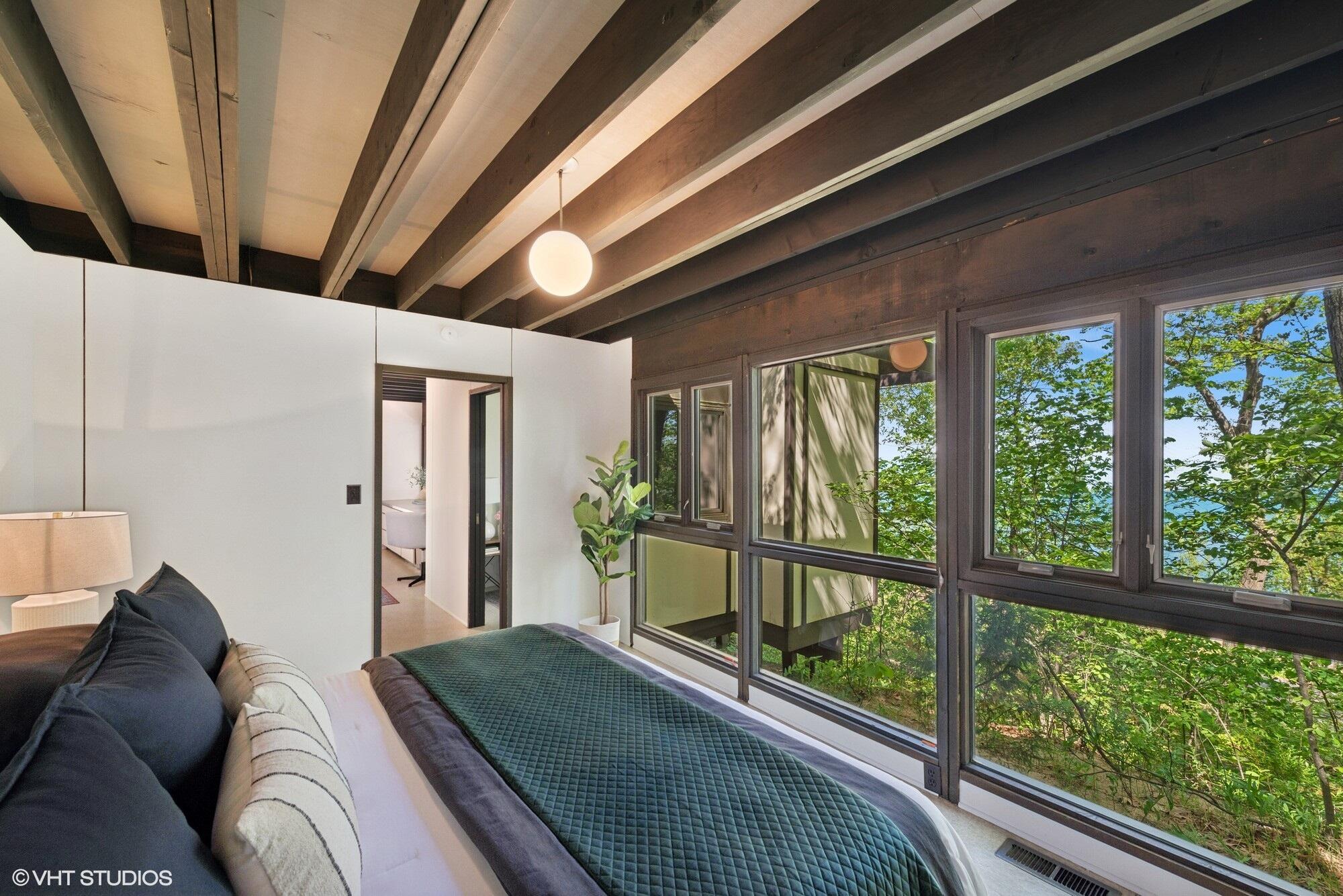 609 E Lake Front Drive