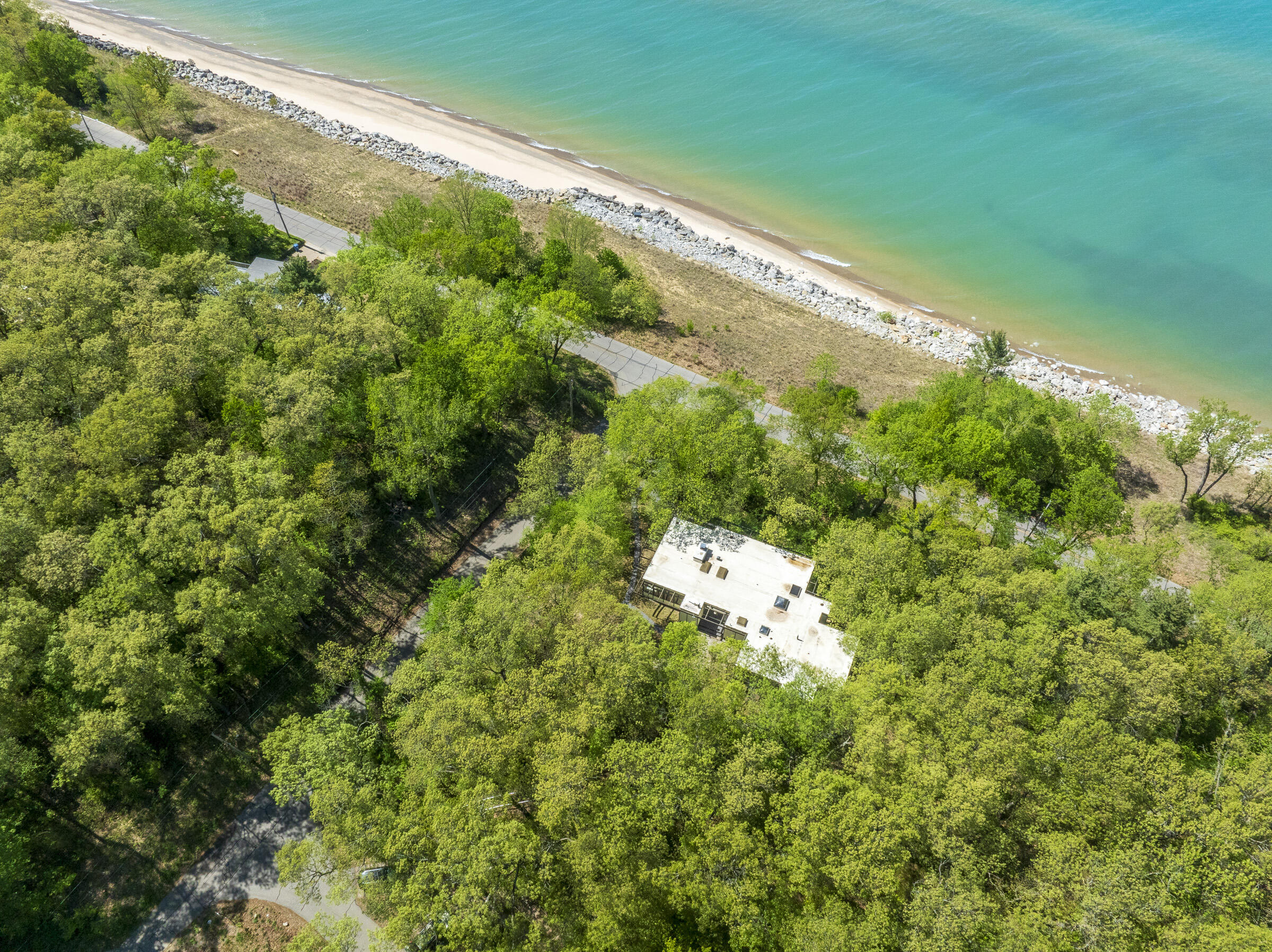 609 E Lake Front Drive