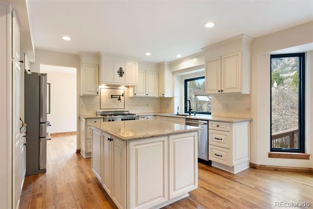 5480 Broadmoor Bluffs Drive